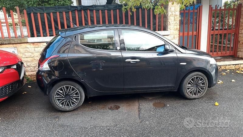 Usata Lancia Ypsilon 69 CV (50 kW) 2013 Nero Utilitaria