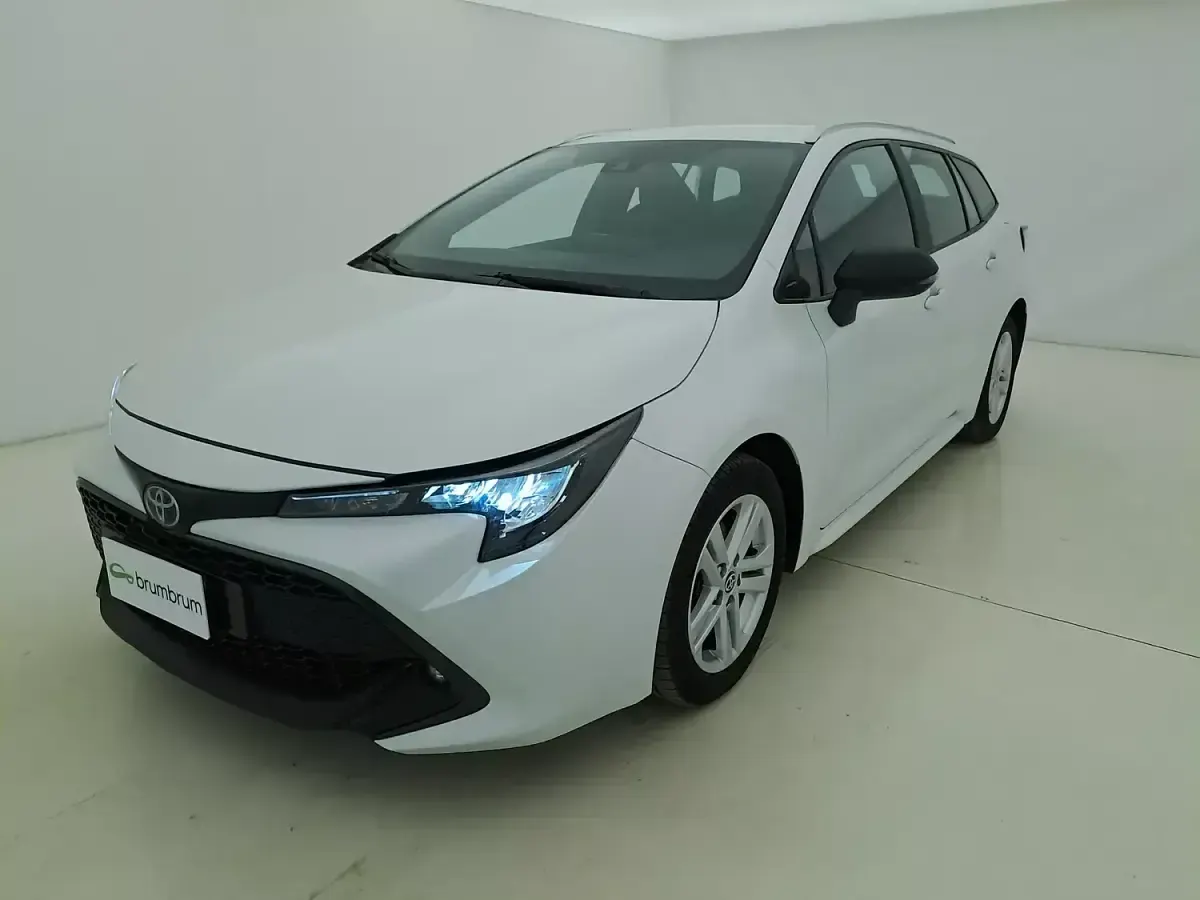Usata Toyota Corolla Business Edition 122 CV (89 kW) 2022 Biancobianco Station wagon