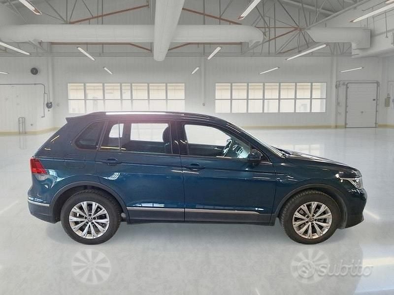 Usata VW Tiguan Life 122 CV (89 kW) 2021 Blu SUV