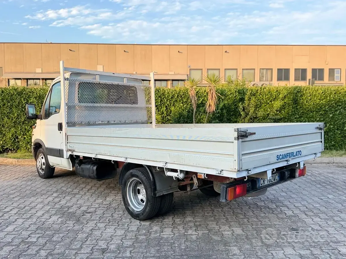 Usata Iveco Daily 125 CV (91 kW) 2004 Bianco