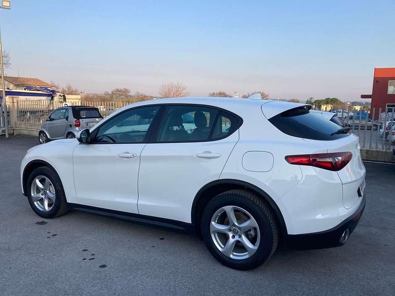 Usata Alfa Romeo Stelvio Business 179 CV (131 kW) 2017 Bianco SUV