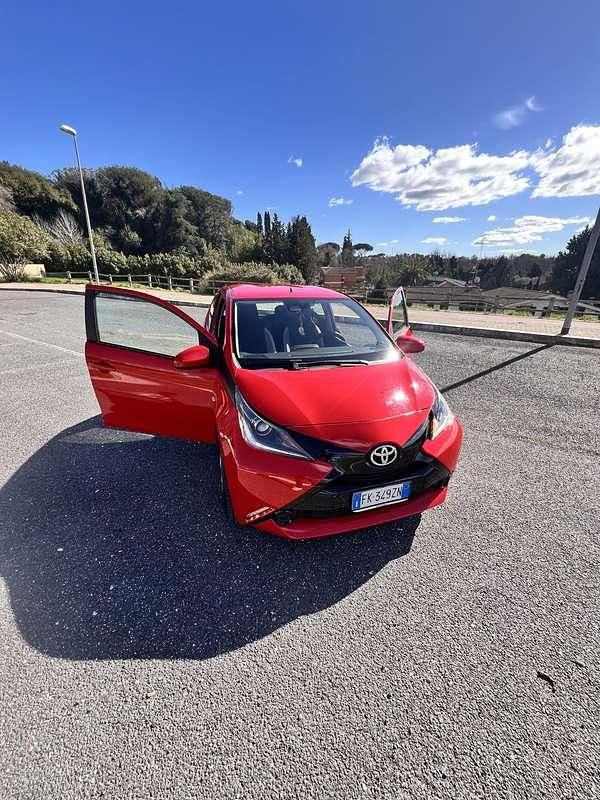 Gebraucht Toyota Aygo X-pure 69 PS (50 kW) 2016 Rot Kleinwagen