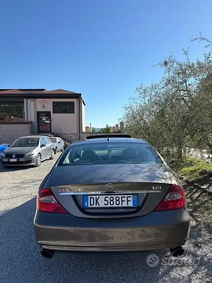 Usata Mercedes CLS320 224 CV (164 kW) 2007 Marrone Coupé