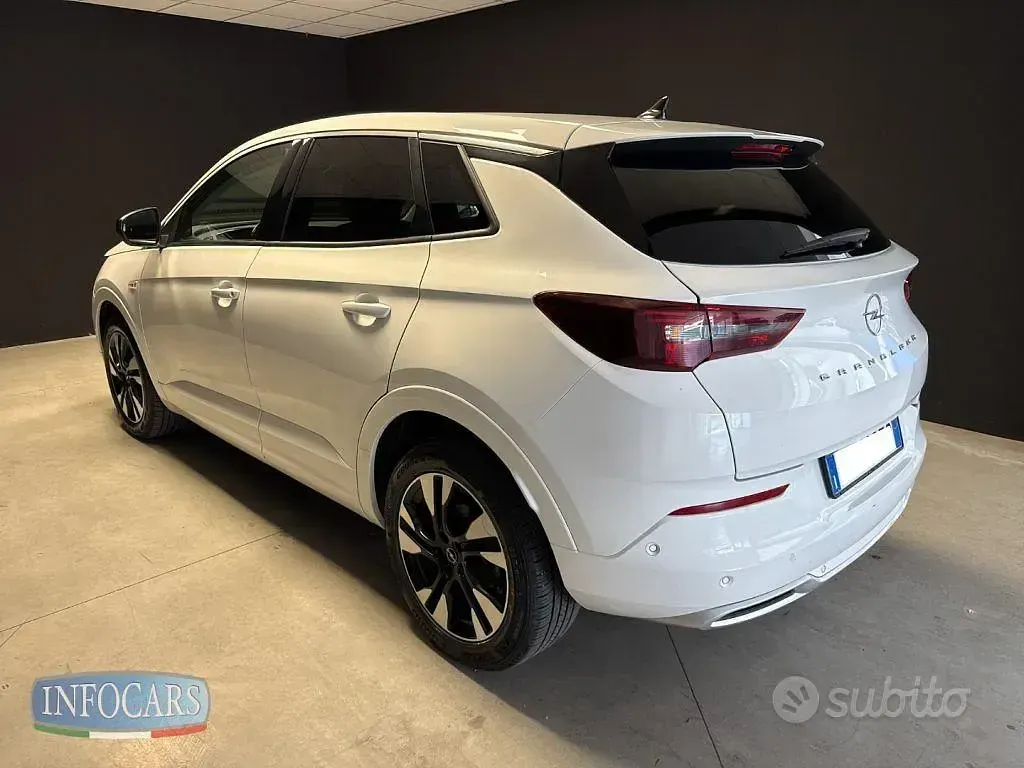 Usata Opel Grandland X Business Elegance 131 CV (96 kW) 2023 Bianco pastello SUV