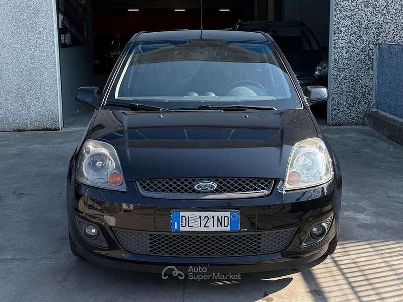 Usata Ford Fiesta Ghia 75 CV (55 kW) 2007 Nero Utilitaria