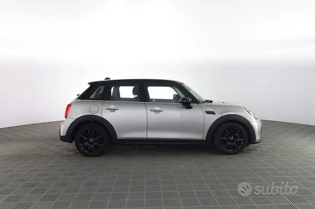 Usata Mini Cooper Classic 136 CV (100 kW) 2023 Argento Utilitaria