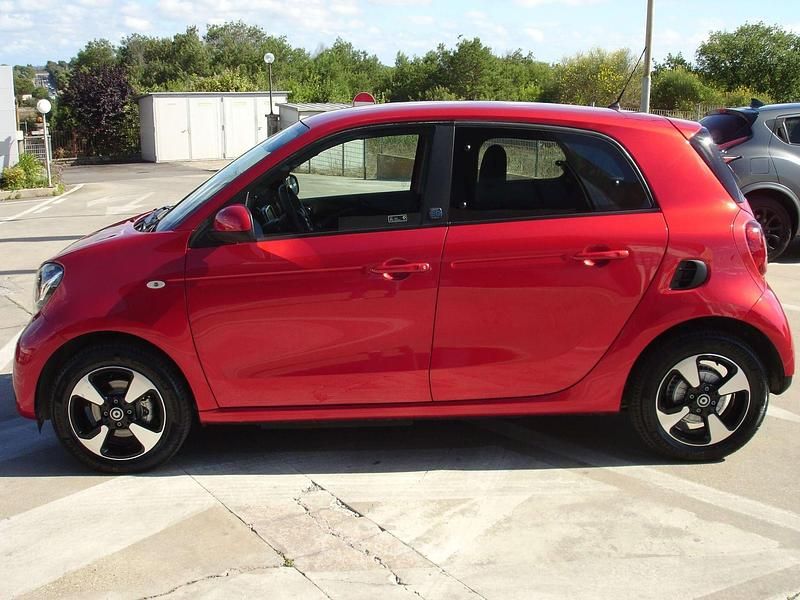 Usata Smart ForFour Electric Drive Passion 41 kW (56 CV) 2021 Rosso jupter met Utilitaria