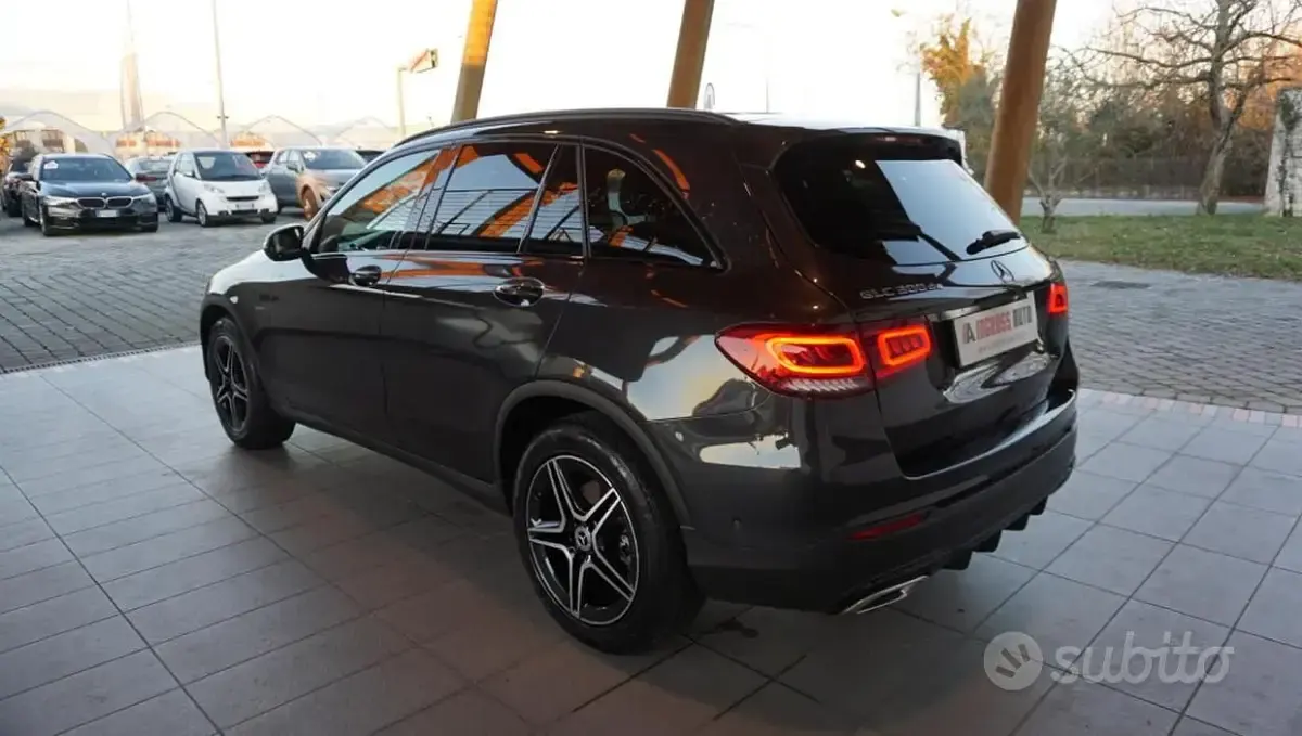 Usata Mercedes GLC300 Premium 194 CV (142 kW) 2021 Grigio SUV