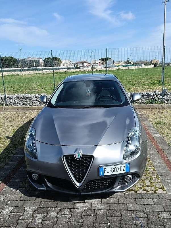 Usata Alfa Romeo Giulietta Super 120 CV (88 kW) 2017 Grigio Utilitaria