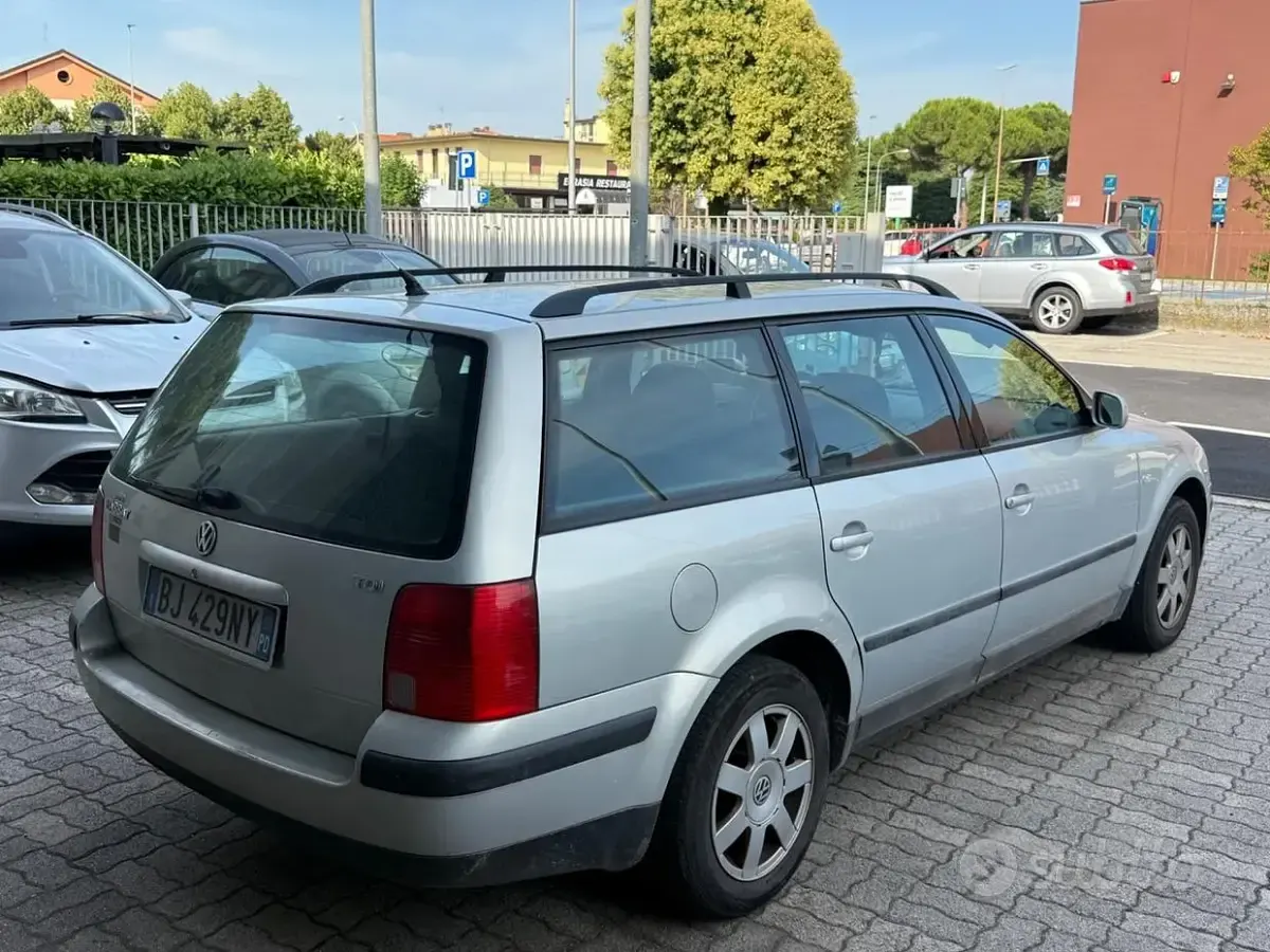 Usata VW Passat Highline 116 CV (85 kW) 2000 Grigio Station wagon