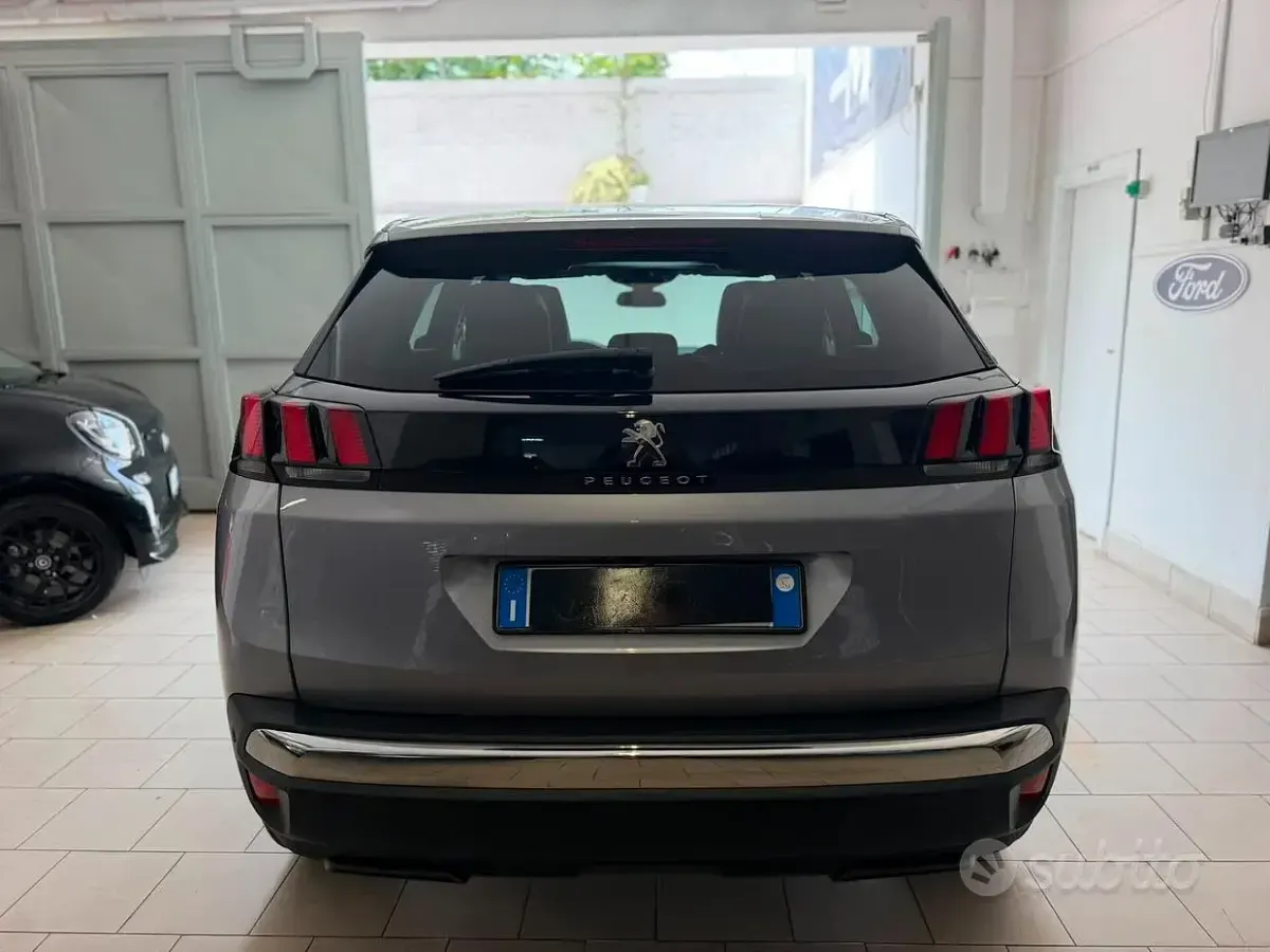 Usata Peugeot 3008 Allure 131 CV (96 kW) 2023 Grigio SUV