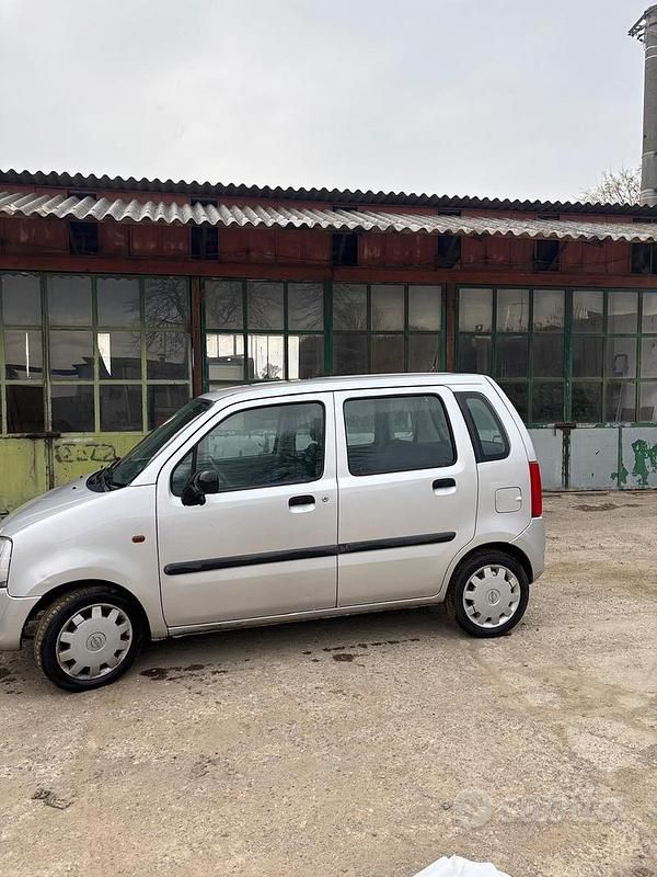 Usata Opel Agila 58 CV (42 kW) 2004 Grigio Monovolume