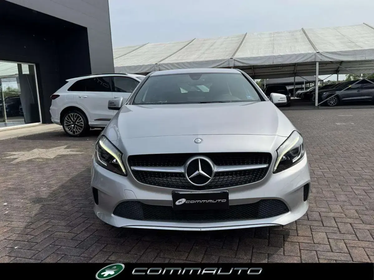 Usata Mercedes A180 109 CV (80 kW) 2016 Grigio Utilitaria