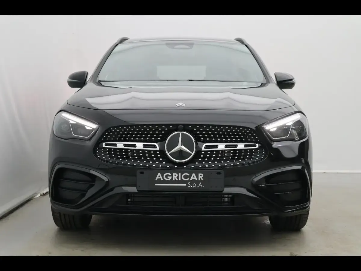 Usata Mercedes GLA200 AMG Line Premium 150 CV (110 kW) 2025 Nero SUV