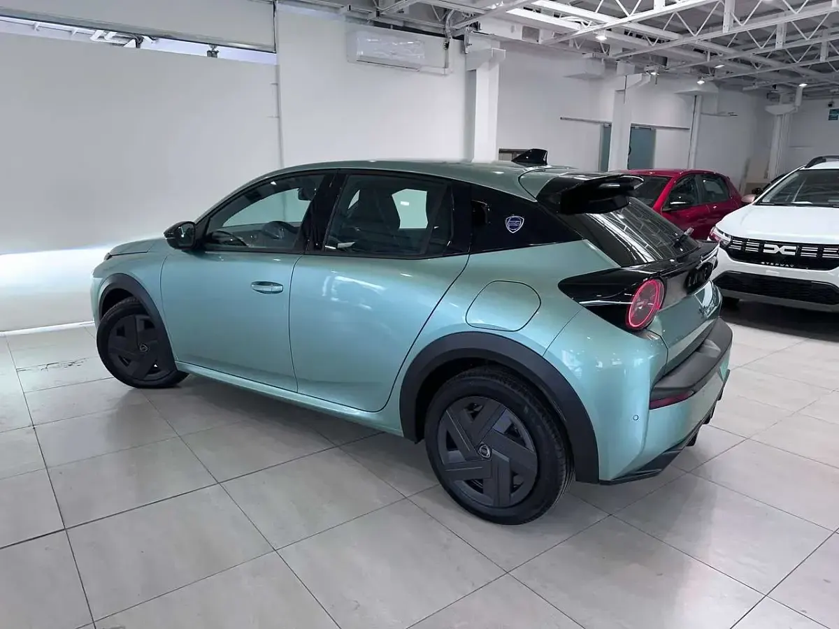 Novo Lancia Ypsilon 101 HP (74 kW) 2025 Verde Citadino
