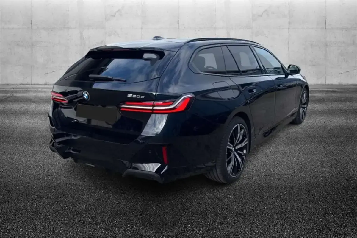 Usata BMW 520 M Sport 197 CV (144 kW) 2025 Nero Station wagon