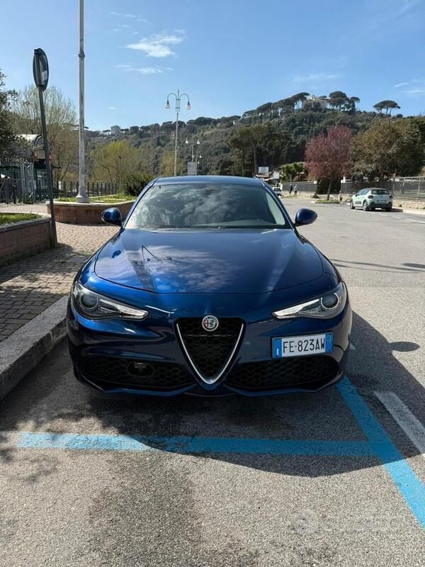 Blu Usata 2016 Alfa Romeo Giulia Tre volumi | 14.500 € (Cara) - Immagine 1/4