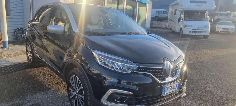 Usata Renault Captur Initiale Paris 110 CV (80 kW) 2018 Neto tetto grigio SUV