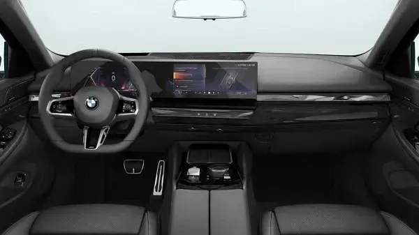 Nuova BMW 540 Efficient Dynamics 286 CV (210 kW) 2026 Black sapphire metallizzato Station wagon