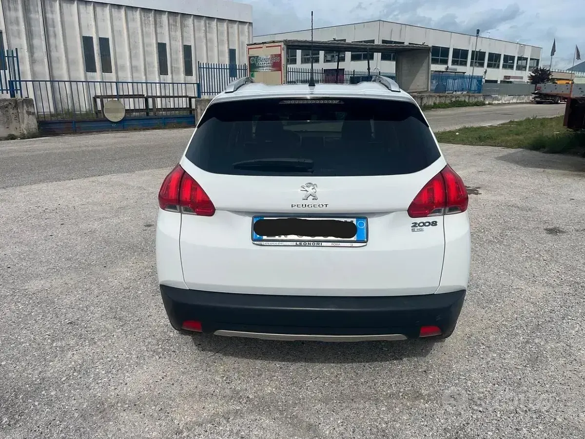 Usata Peugeot 2008 Allure 92 CV (67 kW) 2014 Bianco SUV