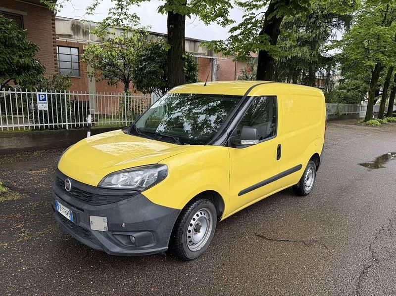 Usata Fiat Doblò 95 CV (69 kW) 2019 Giallo Monovolume