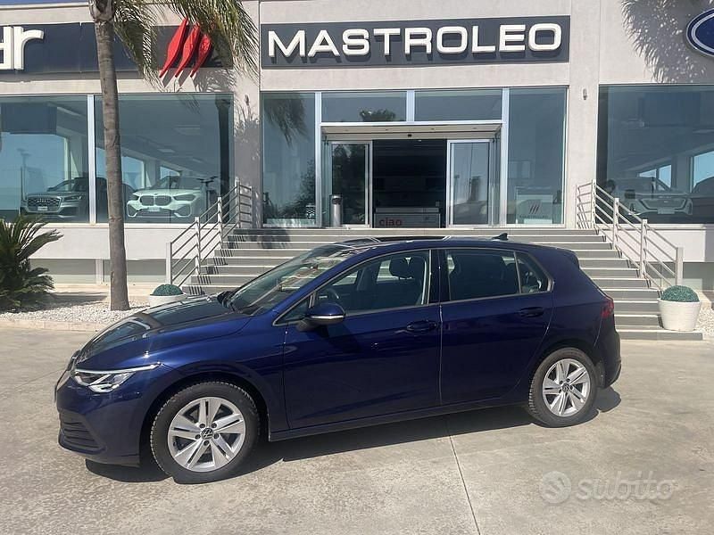 Usata VW Golf VIII Life 150 CV (110 kW) 2021 Blu Berlina