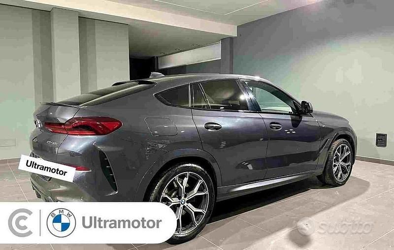 Usata BMW X6 M Sport 340 CV (250 kW) 2021 Artik grau metallizzato SUV