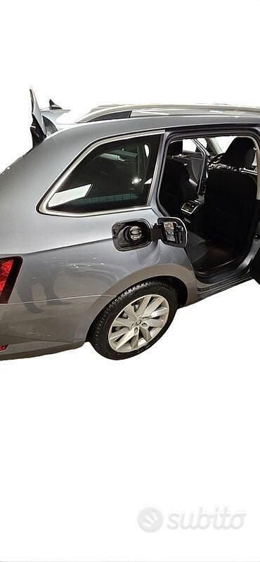 Usata Skoda Superb Executive 150 CV (110 kW) 2017 Grigio Station wagon
