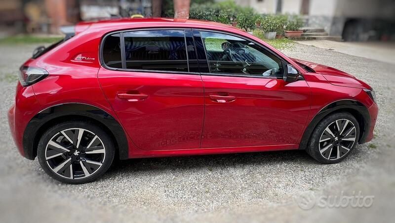 Usata Peugeot 208 GT-line 101 CV (74 kW) 2020 Utilitaria