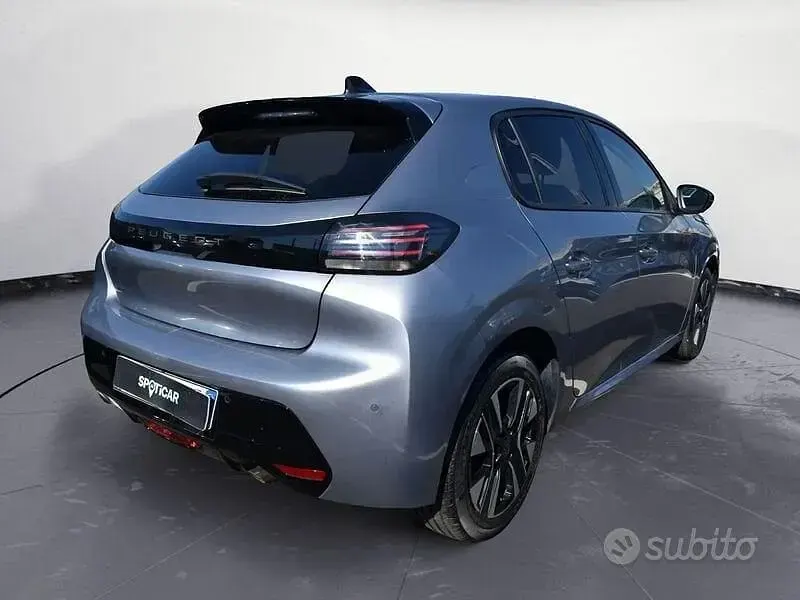 Usata Peugeot 208 Allure 101 CV (74 kW) 2025 Grigio Utilitaria