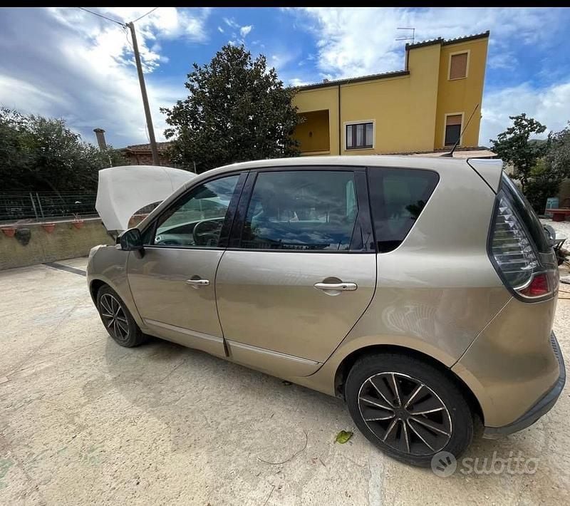 Usata Renault Scénic III 131 CV (96 kW) 2014 Monovolume