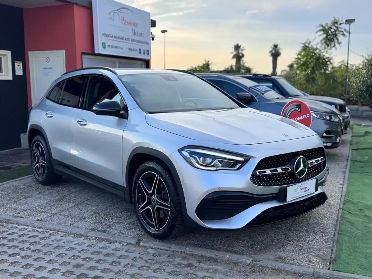 Usata Mercedes GLA180 Premium 116 CV (85 kW) 2021 Argento SUV