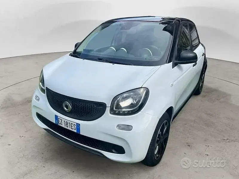 Usata Smart ForFour 71 CV (52 kW) 2015 Bianco Utilitaria