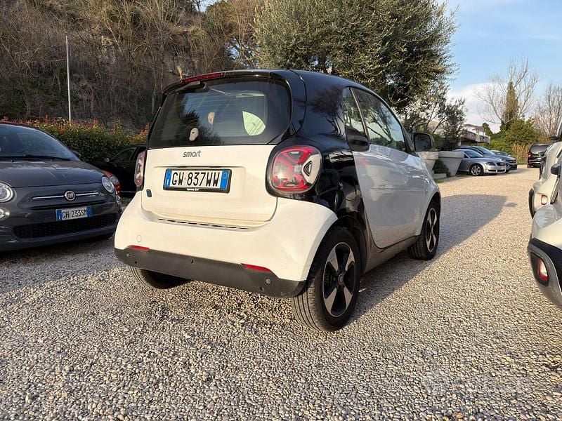 Usata Smart ForTwo Coupé 41 kW (56 CV) 2024 Bianco Utilitaria