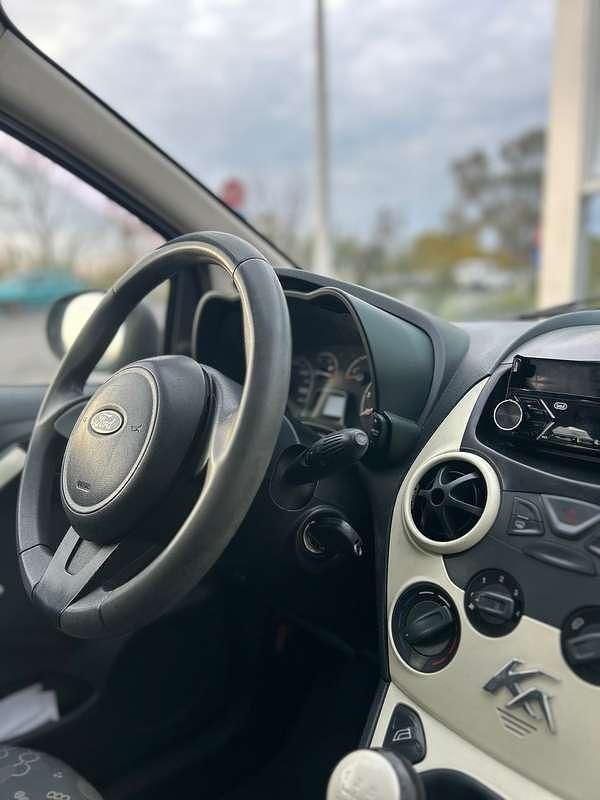Begagnad Ford Ka 75 HK (55 kW) 2009 Lila Halvkombi