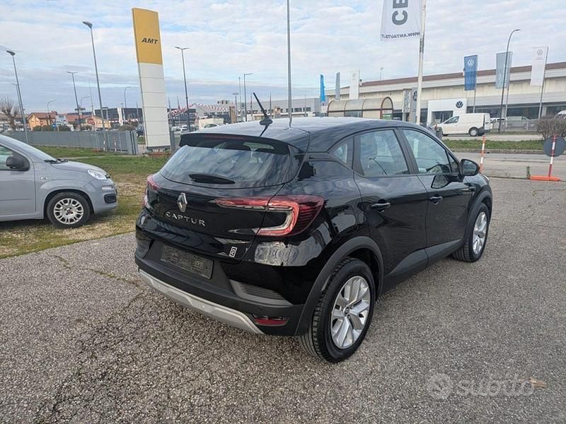 Usata Renault Captur Equilibre 101 CV (74 kW) 2022 Nero SUV