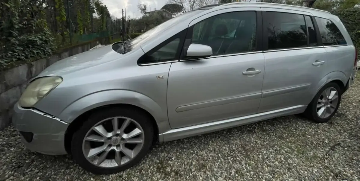 Usata Opel Zafira Cosmo 150 CV (110 kW) 2008 Monovolume