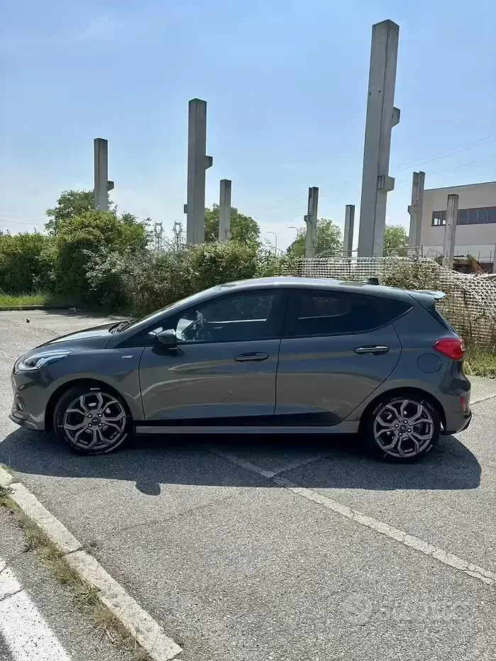 Usata Ford Fiesta ST-Line 86 CV (63 kW) 2018 Grigio Utilitaria