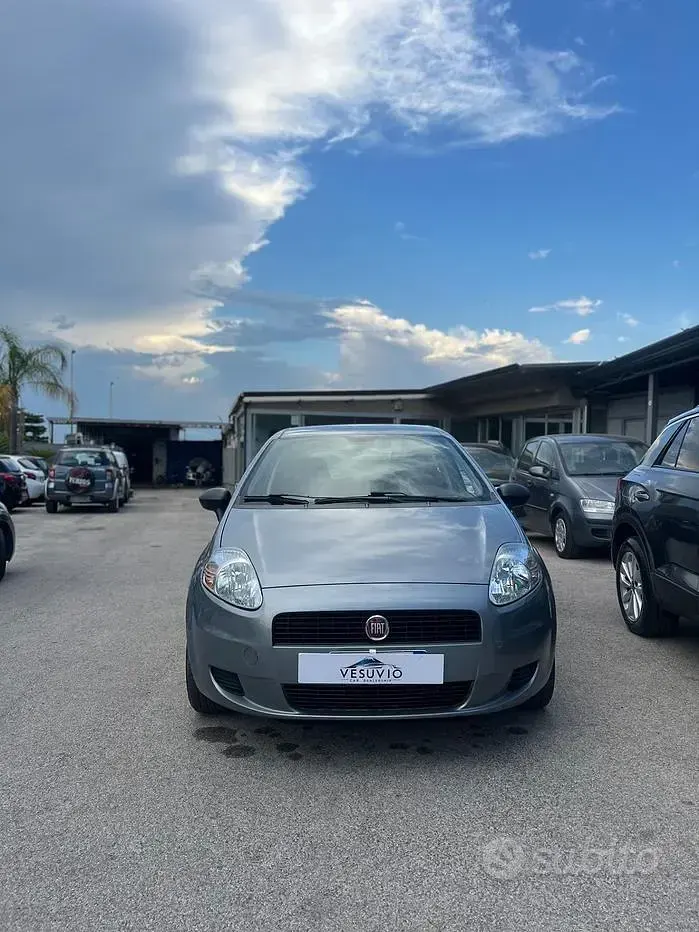 Usata Fiat Grande Punto 69 CV (50 kW) 2013 Grigio Utilitaria