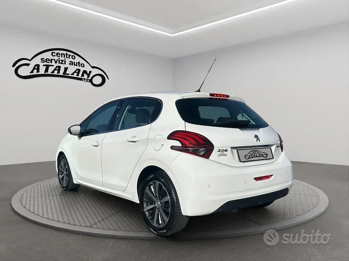 Usata Peugeot 208 Allure 75 CV (55 kW) 2016 Bianco Utilitaria
