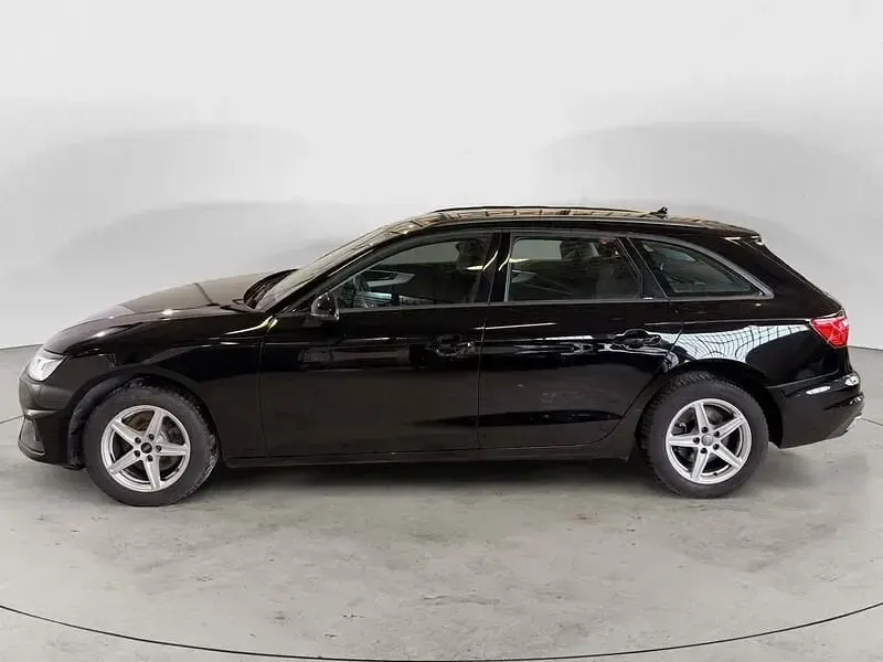 Gebraucht Audi A4 Comfort 136 PS (100 kW) 2022 Schwarz Kombi