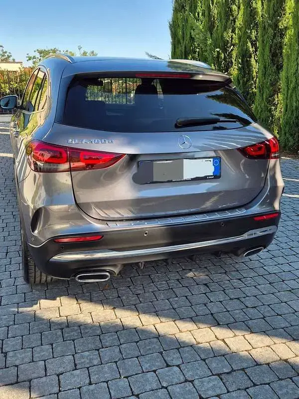 Usata Mercedes GLA180 Premium 116 CV (85 kW) 2022 Argento SUV