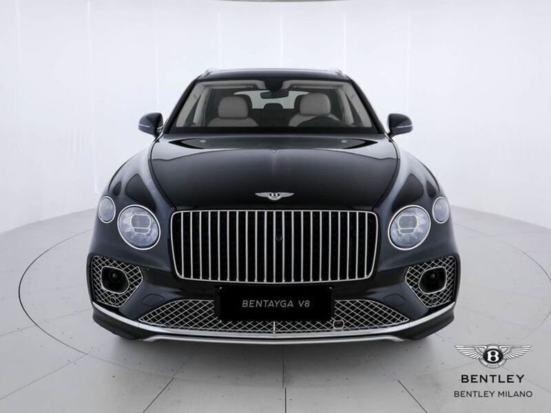 Usato 2023 Bentley Azure 4.0 Benzin 549 CV (295.000 €)
