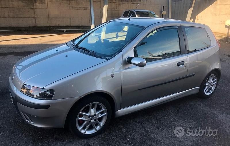 Usata Fiat Punto 131 CV (96 kW) 2000 Grigio Berlina