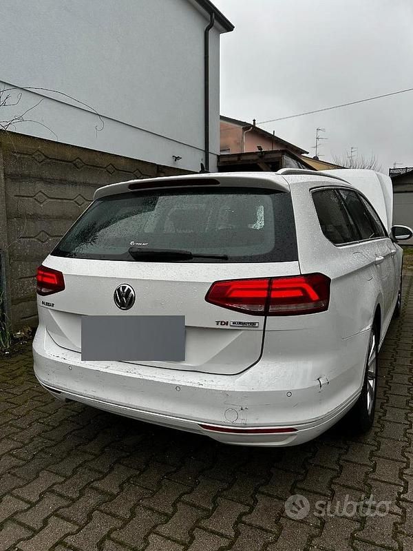 Usata VW Passat 120 CV (88 kW) 2016 Bianco Station wagon