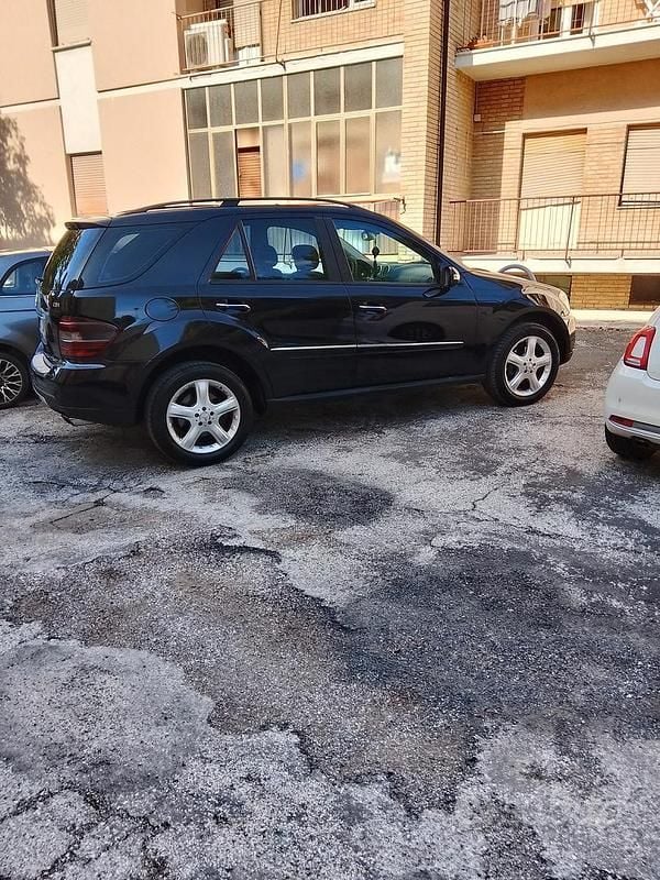 Usata Mercedes ML320 224 CV (164 kW) 2005 Blu SUV