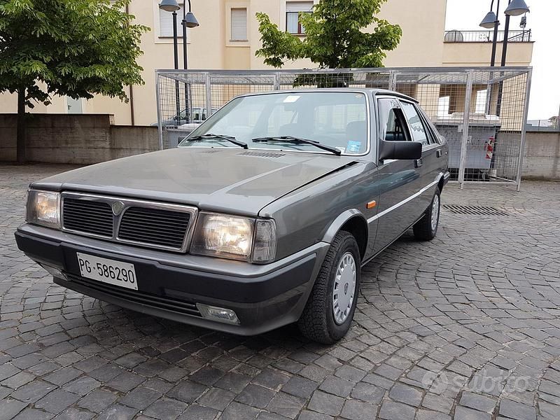 Usata Lancia Prisma 77 CV (56 kW) 1988 Grigio Berlina