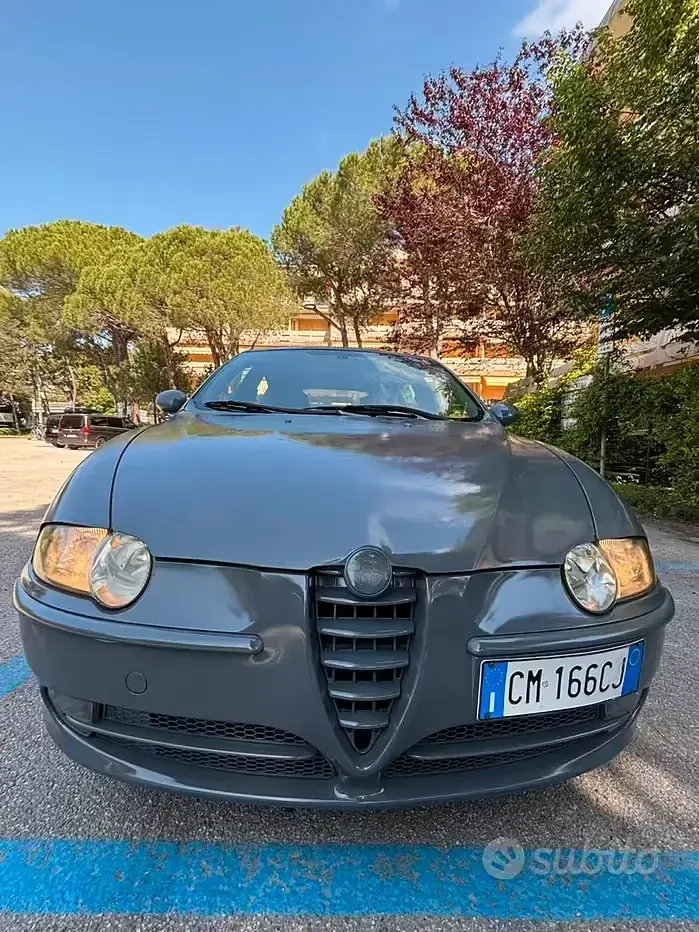 Usata Alfa Romeo 147 179 CV (131 kW) 2004 Grigio Utilitaria