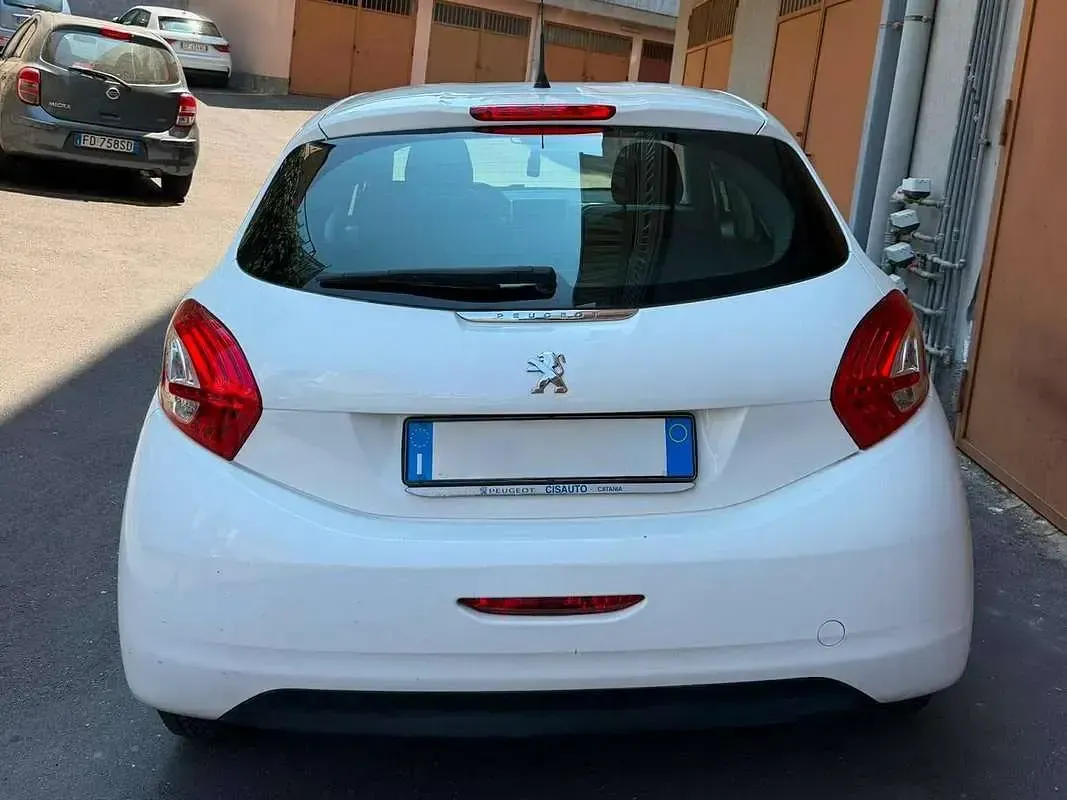 Usata Peugeot 208 Active 95 CV (69 kW) 2015 Bianco Utilitaria