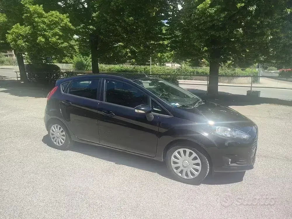 Usata Ford Fiesta 75 CV (55 kW) 2013 Nero Berlina